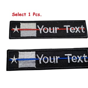 Op de afbeelding: Twee zwarte geborduurde patches met een witte ster en een dunne rode of blauwe lijn bovenaan. De patches hebben een witte achtergrond met een grijze omtrek en de tekst "Your Text" in wit.