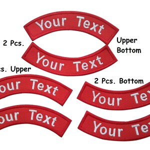 Peut inclure: Ensemble de six patchs brodés rouges avec du texte blanc qui dit "Your Text". Les patchs sont incurvés et conçus pour être cousus sur des vestes de moto. Sélectionnez deux patchs, deux supérieurs et deux inférieurs.