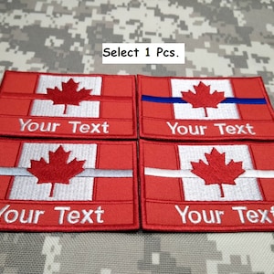 Puede incluir: Cuatro parches bordados con la bandera canadiense con una franja blanca y el texto "Your Text" debajo. Dos parches tienen una franja azul a través de la bandera, y dos tienen una franja blanca.
