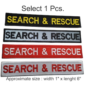 Könnte beinhalten: Vier gestickte Aufnäher mit dem Text "SEARCH & RESCUE" in verschiedenen Farben. Die Aufnäher sind schwarz mit gelbem Text, grau mit schwarzem Text, rot mit weißem Text und grau mit rotem Text. Die Aufnäher sind etwa 2,5 cm breit und 15 cm lang.