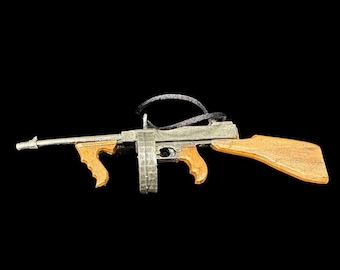 Tommygun, Thompson submachinegun ornament