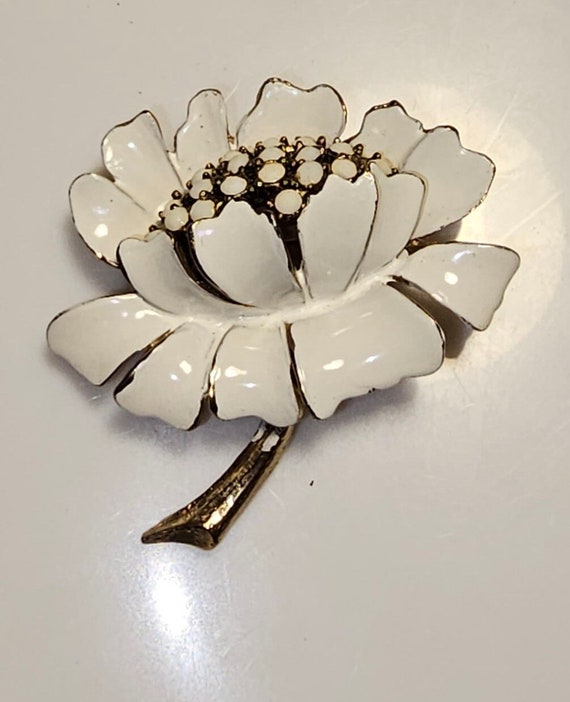 Hargo HAR White Enamel Faux Pearls Lotus Blossom P