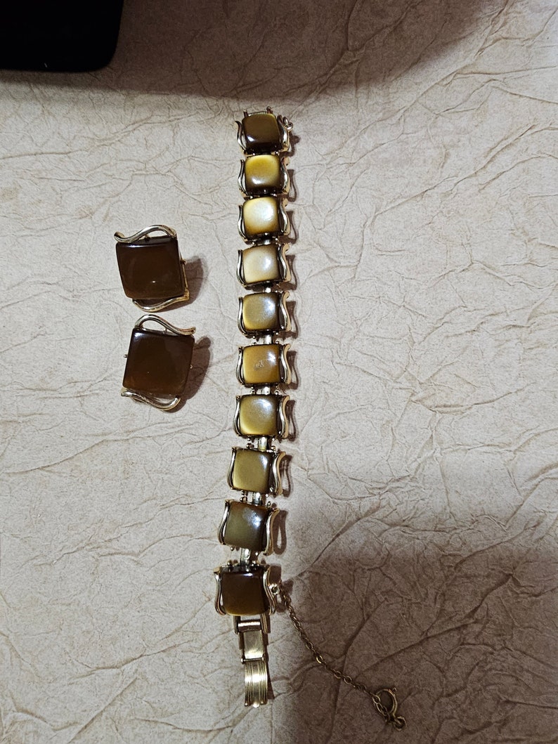 Coro Thermoset Brown Gold Tone Bracelet and Clip On Earrings Parure image 4