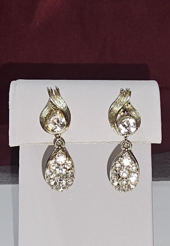 Lisner Rhinestone Dangling Clip On Earrings