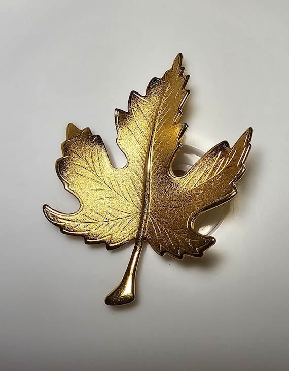 Vintage Gold Tone Fall Maple Leaf Pin Brooch Mid C