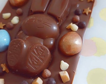 Barra de chocolate con leche hecha a mano de Pascua de lúpulo con conejito KitKat y huevos de chocolate / Pascua feliz / Diversión de Pascua / regalo de Pascua