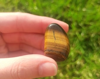 Tigers Eye Tumblestones. Large. Single polished stone. Protection. Good luck. Sacral & Solar Plexus Chakra. Shipped from the UK