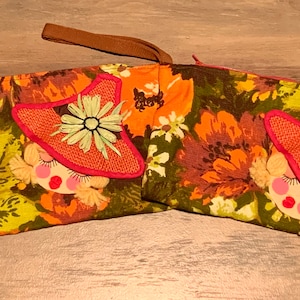 Monedero con cremallera y sombrero de jardín hecho a mano con estampado floral marrón y naranja