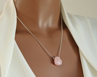Rose Quartz Hand-Cut Teardrop ketting op Sterling Zilver of 22K Vermeil Fijne Ketting, licht roze onregelmatig gevormde gladde tear drop ketting
