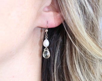 Lemon Topaz Faceted Teardrop, Fresh Water Pearl & Sterling Silver Oorbellen // Lichtgeel en wit, lichtgewicht sierlijke delicate oorbellen