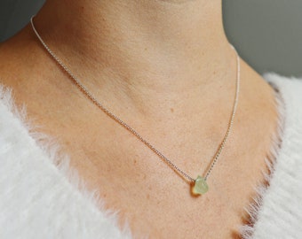 Lichtgroene Chalcedony Gefaceteerde teardrop ketting op Sterling Silver of Vermeil Fine Chain, Green & Silver Ketting, Tiny Sparkly Ketting