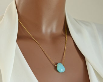 Helle blaue Chalcedon Hand geschnitten Teardrop Halskette auf 22K Vermeil oder Sterling Silber feine Kette, unregelmäßig geformt esmooth Tear Drop Halskette