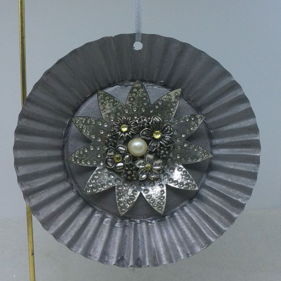 Tart Tin Ornament