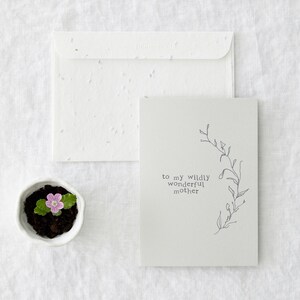 Carte de voeux pour une mère follement merveilleuse avec enveloppe à graines de fleurs sauvages - Carte de fête des mères respectueuse de l'environnement