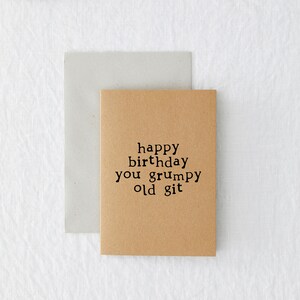 Joyeux anniversaire Grumpy Old Git - Carte d'anniversaire minimale 100 % recyclée simple, drôle, grossier, écologique
