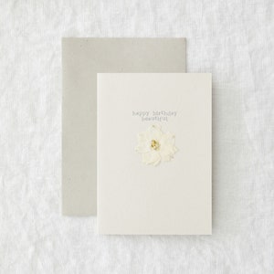 Alles Gute zum Geburtstag schön - einfache minimale gepresste weiße Blume Grußkarte