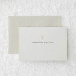 Félicitations pour l’obtention de votre diplôme - Coeur de remise des diplômes - Félicitations simples minimales respectueuses de l’environnement - Carte de vœux de luxe déjouée à la main