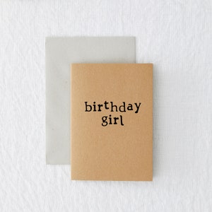 Fête d'anniversaire pour fille - Carte d'anniversaire minimale simple, audacieuse, 100 % recyclée et respectueuse de l'environnement