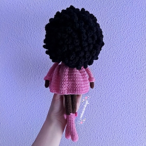 Destiny adorable muñeca floral Regalo de Cumpleaños, Muñeca Afro, Muñeca, Amigurumi, Muñeca de color, Muñeca Inclusiva, Diversidad imagen 4