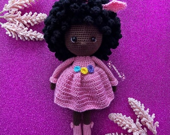 Destiny adorable muñeca floral - Regalo de Cumpleaños, Muñeca Afro, Muñeca, Amigurumi, Muñeca de color, Muñeca Inclusiva, Diversidad