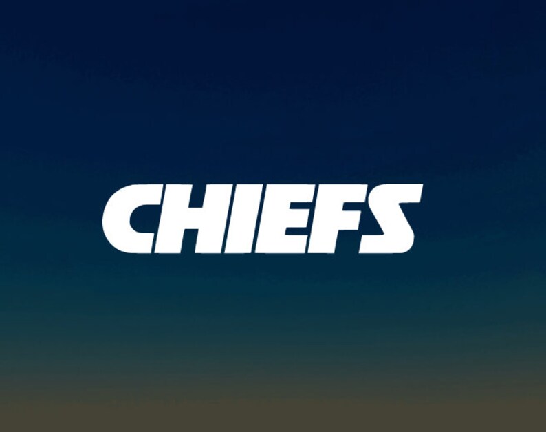 Pode incluir: Texto branco em um fundo degrad&ecirc; azul que l&ecirc; "CHIEFS".