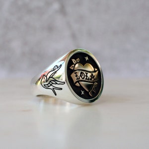 Bague prénom personnalisée, chevalière coeur tatouage, bague coeur et bannière Sailor Jerry image 6