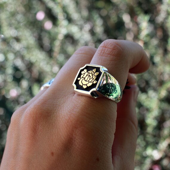 Rose signet ring discount