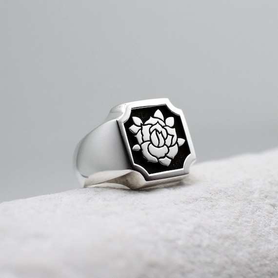 Rose signet ring discount