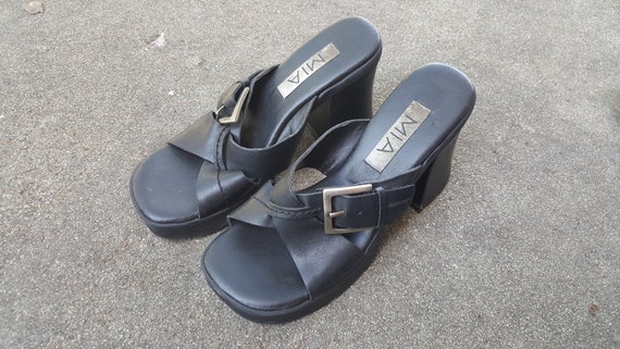 mia black sandals