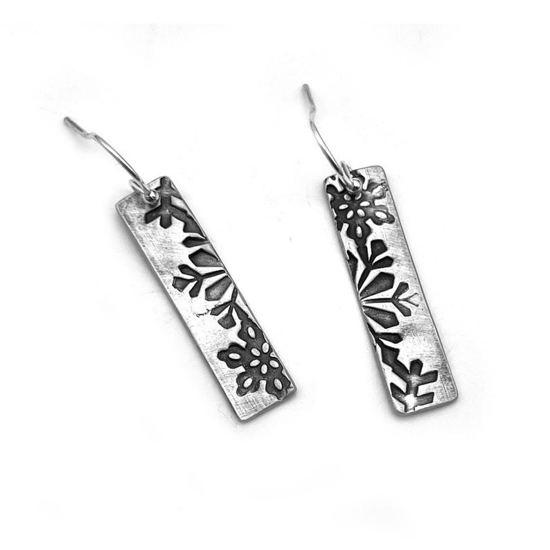 Long Snowflake Bar Earrings Silver Silver Snowflake Earrings Dangle Earrings Silver Drop Earrings Metal Clay Jewelry afbeelding 1