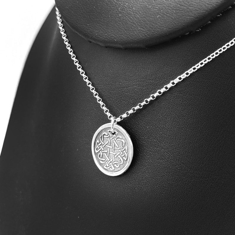 Sterling Silver Celtic Necklace, Irish Jewelry Celtic Knot Necklace, Round Silver Necklace, Simple Celtic Jewelry Irish Necklace afbeelding 5