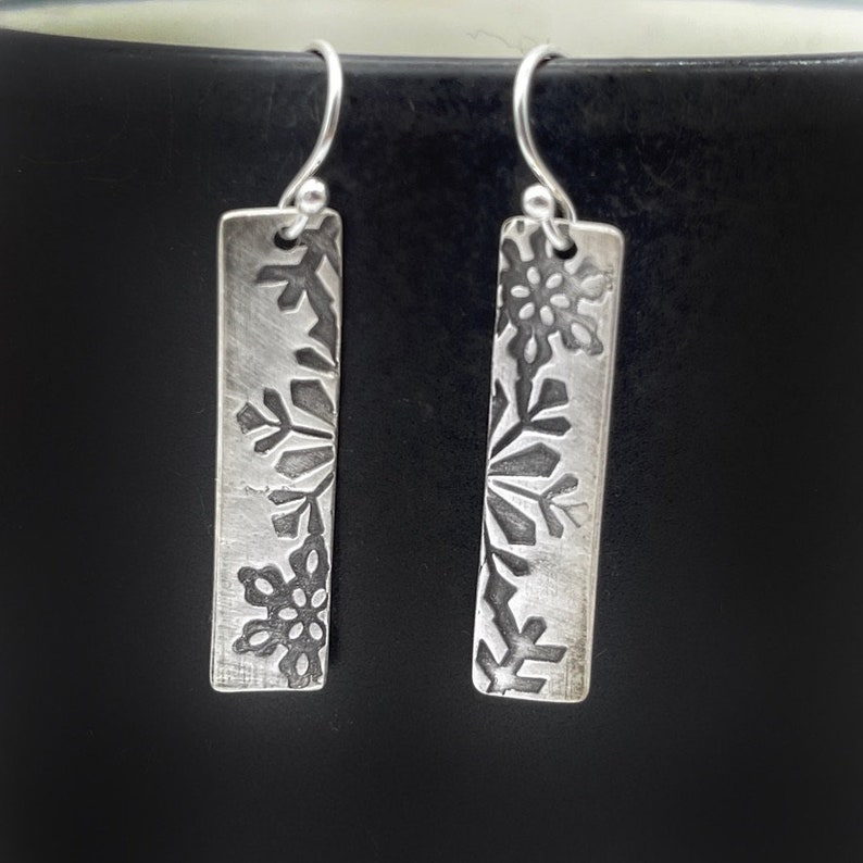 Long Snowflake Bar Earrings Silver Silver Snowflake Earrings Dangle Earrings Silver Drop Earrings Metal Clay Jewelry afbeelding 5