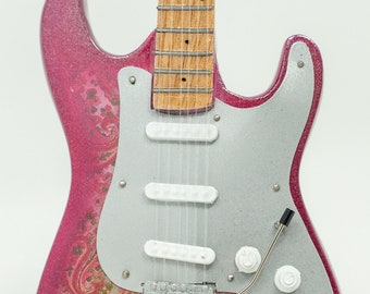 Miniatur guitar -  E-guitar - E-guitar- Fender"stratocaster" - handycrafted from wood -  26 cm airbrush