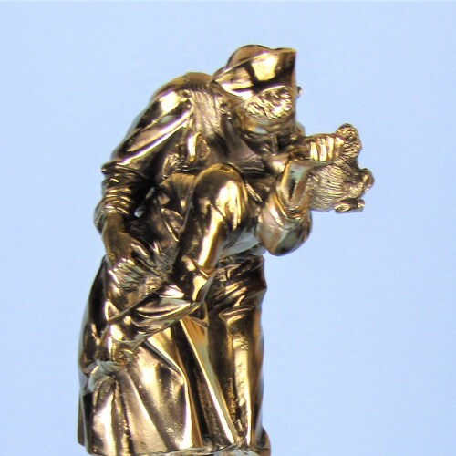 Unconditional Surrender World War II V-J Day Times Square Kiss Statue Sailor and Nurse shops Life Magazine Photo Gold Sculpture