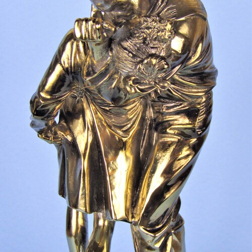 Unconditional Surrender World War II V-J Day Times Square Kiss Statue Sailor and Nurse shops Life Magazine Photo Gold Sculpture