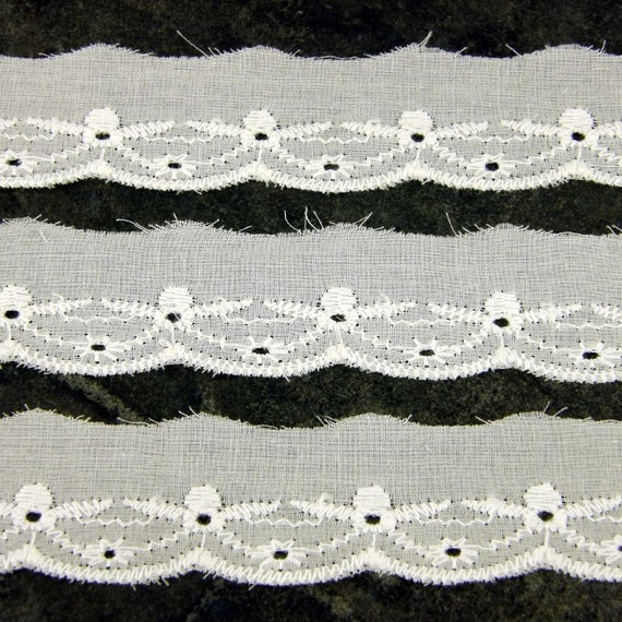 Broderie Anglaise Bright red Trimmings Red cotton Lace 12 mm wide by 9m long