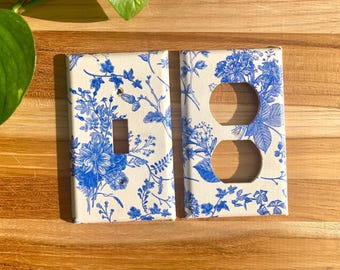 Chinoiserie Blaue und weiße Blumen Lichtschalter Plattenabdeckung Blumen Hausbesitzer Geschenk Blumen Wohnkultur Blumensteckdose Abdeckung viktorianische Vibes