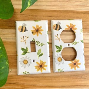 Bumblebee Bee Daisy Flower Light Switch Plate Cover Bee Home Decor Cottage Core Honey Bee Nursery Bee Baby Shower Gift Flower Outlet Cover