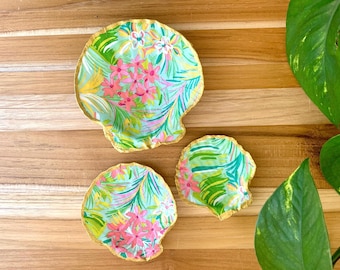 Plato decorativo de conchas de vieira con forma de flor, soporte para anillos, decoración costera para el hogar, joyero, decoración tropical, regalo de playa con forma de concha marina, inspirado en Lilly.