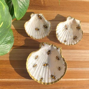 Bumblebee Scallop Shell Trinket Dish Ring Holder Bee Home Decor Jewelry Holder Queen Bee Home Decor Honey Bee Gift Honeybee Gift For Her