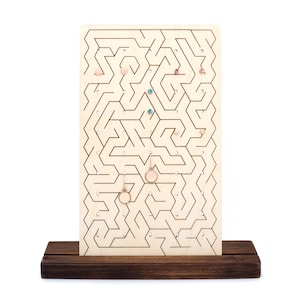 Ohrsteckeraufbewahrung - Geometrisches Labyrinth Design Schmuckdisplay aus Holz mit Lasergravur - Moderner Ohrschmuck Organizer Handgemacht