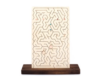 Ohrsteckeraufbewahrung - Geometrisches Labyrinth Design Schmuckdisplay aus Holz mit Lasergravur - Moderner Ohrschmuck Organizer Handgemacht