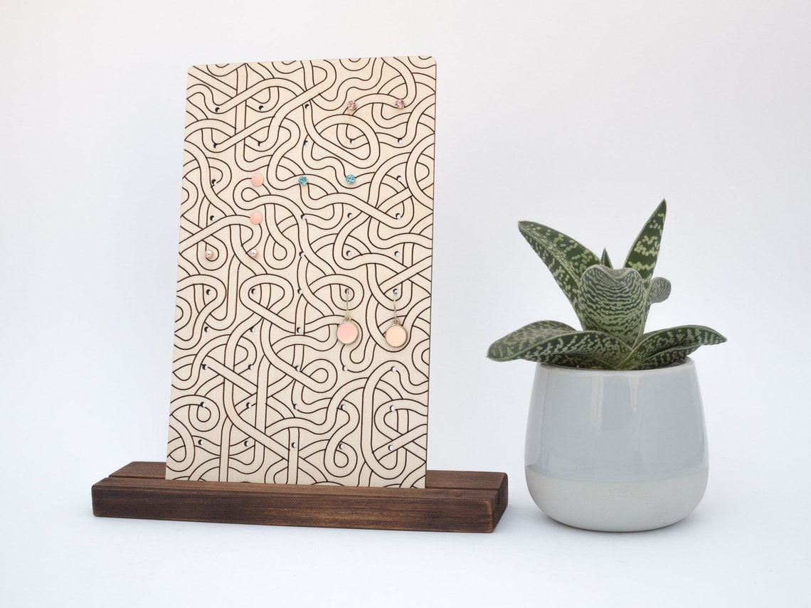 Handgemachte Ohrsteckeraufbewahrung aus Holz mit Lasergravur | Etsy