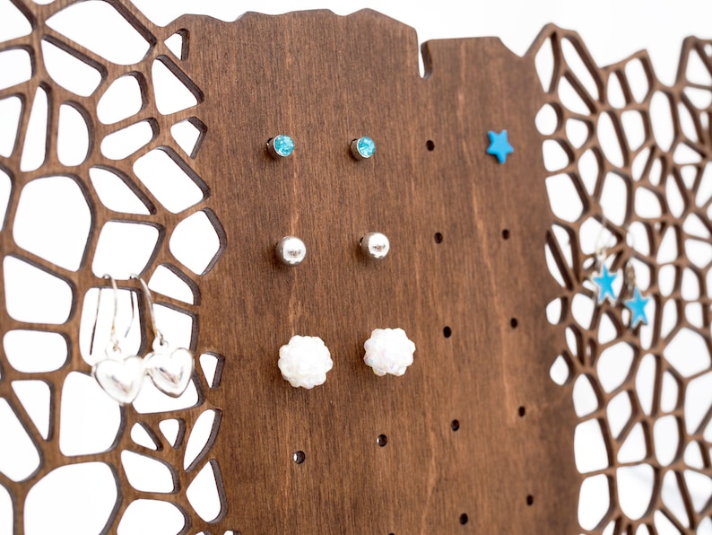 Schmuckständer für Ohrringe und Ohrstecker Ohrringständer aus Holz Ohrringhalter für viele Stecker Modern Umweltfreundlich Elegant Bild 7