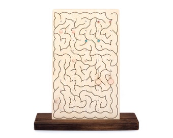 Aufbewahrung für Ohrstecker und Ohrringe - Labyrinth Design Schmuckdisplay aus Holz mit Lasergravur - Moderner Ohrschmuck Ordner Aufsteller