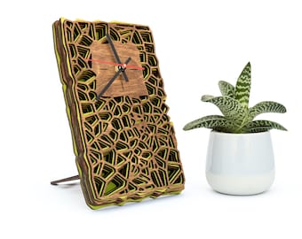 Horloge en bois pour bureau ou mur - Design bicolore organique en noyer et vert mai - Mouvement silencieux