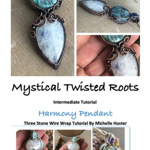 Op de afbeelding: Een handgemaakte hanger met drie stenen, met een ovale steen met een gezichtssnijwerk, een druppelvormige steen en een kleinere steen aan de bovenkant. De stenen zijn met koperkleurig draad omwikkeld. De tekst "Mystical Twisted Roots" en "Harmony Pendant" zijn zichtbaar.