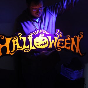 Letrero fluorescente que brilla en la luz negra para Halloween, decoración de bosque espeluznante, decoración de madera para otoño, cementerio embrujado naranja