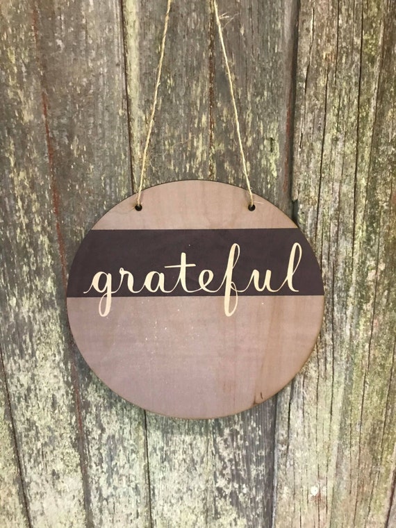 Grateful Script Wall Hanger Door Hanger Rustic Round Front Door Entry Way Decor Plaque Wall Art Wood Print Words