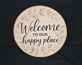 Rustic Wooden Welcome Sign – “Welcome to Our Happy Place” Round Wall Decor – Farmhouse Entryway Accent